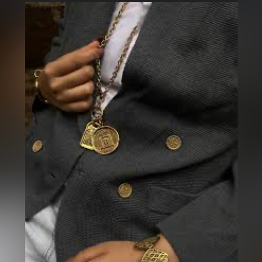 Vintage CHANEL 31 Rue Cambon Multi-Charm Medallion Pendant Necklace Gold - Picture 10 of 10